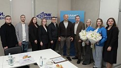 Артем Жога и Алексей Текслер наградили руководителей волонтерского центра РМК