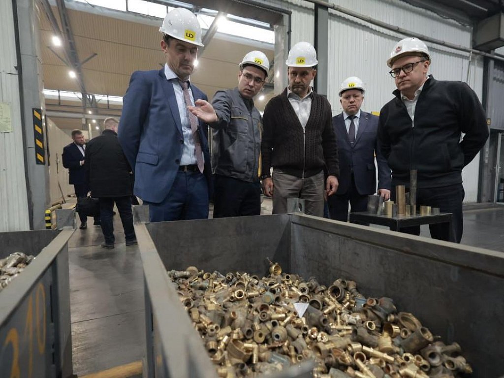 Артем Жога и Алексей Текслер посетили челябинский завод «ЛД Прайд»