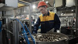 Артем Жога и Алексей Текслер посетили челябинский завод «ЛД Прайд»