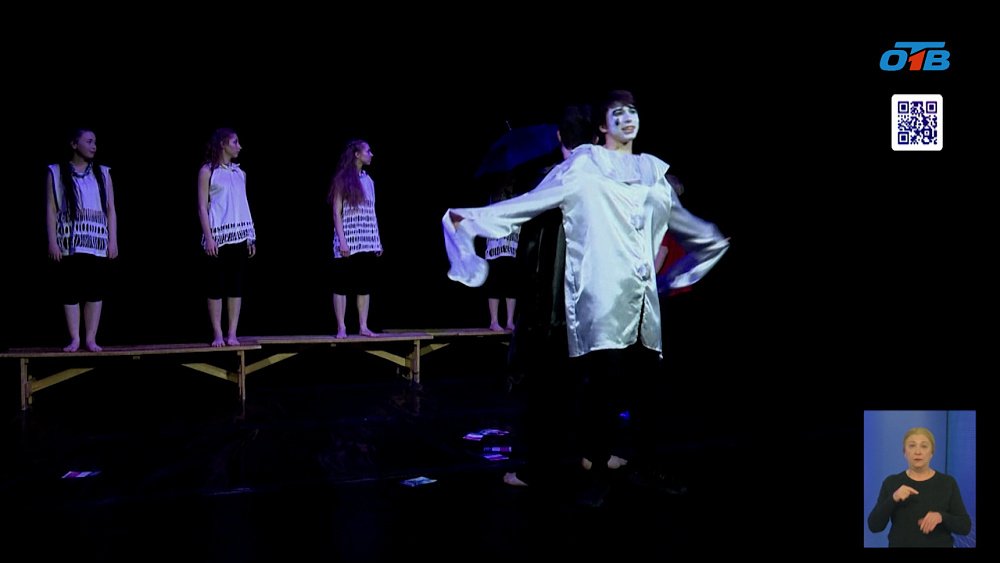 В Челябинске показали спектакль на основе реальных историй артистов