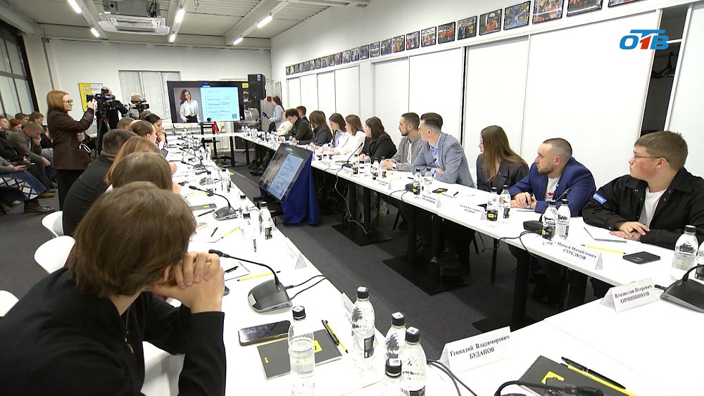 Губернатор Челябинской области и полпред президента РФ в УрФО встретились с молодежью