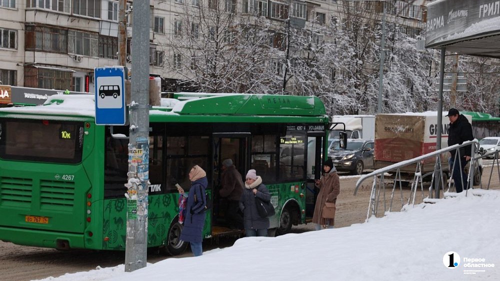 Экипаж автобуса в Челябинске спас 18-летнего парня, потерявшего сознание