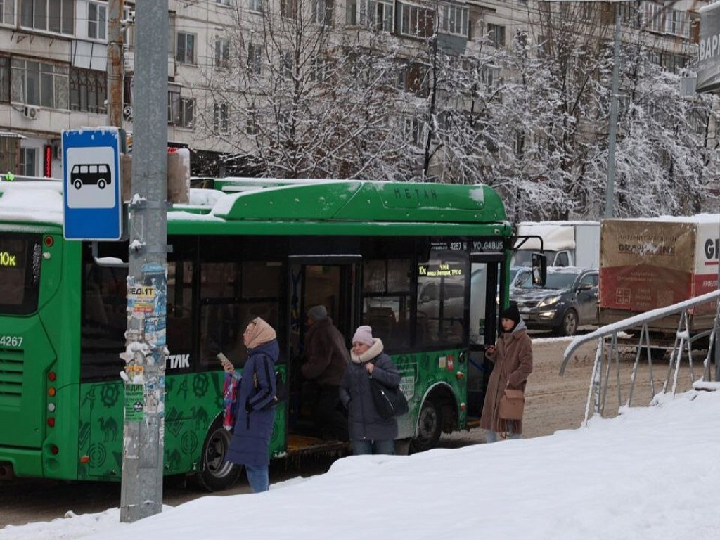 Экипаж автобуса в Челябинске спас 18‑летнего парня, потерявшего сознание