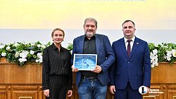 «Золотое перо» и «Открытый взгляд»: в Челябинске наградили лучших журналистов области