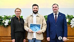 «Золотое перо» и «Открытый взгляд»: в Челябинске наградили лучших журналистов области