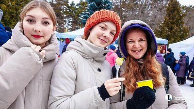 Фестиваль пельменей и фольклора собрал сотни челябинцев в парке Гагарина