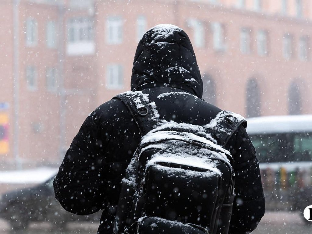 Сильный снег и снижение температуры обещают южноуральцам 14 декабря