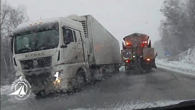 Движение встало на участке трассы М-5 в Челябинской области из-за непогоды