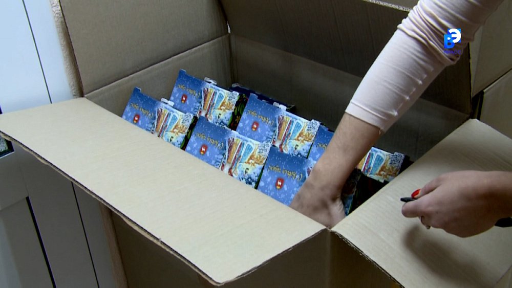 Миасское Управление соцзащиты начало выдавать новогодние подарки для детей