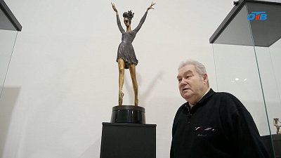 Известный южноуральский скульптор создал статуэтки для глав трех великих держав