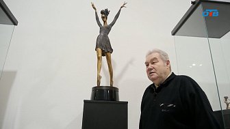 Известный южноуральский скульптор создал статуэтки для глав трех великих держав