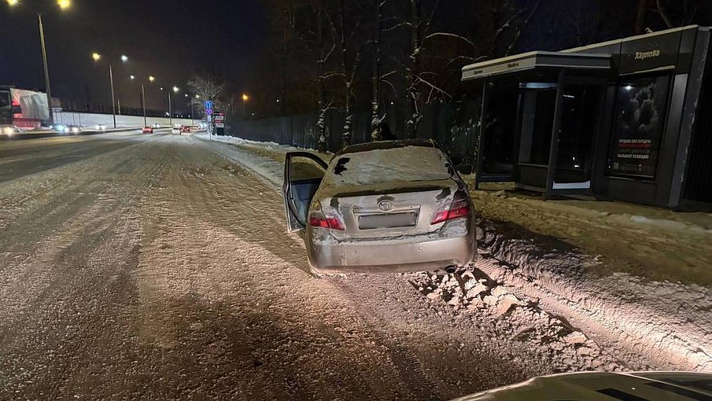 В Челябинске автомобилист устроил массовую аварию и наехал на женщину‑пешехода