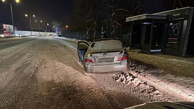 В Челябинске автомобилист устроил массовую аварию и наехал на женщину‑пешехода