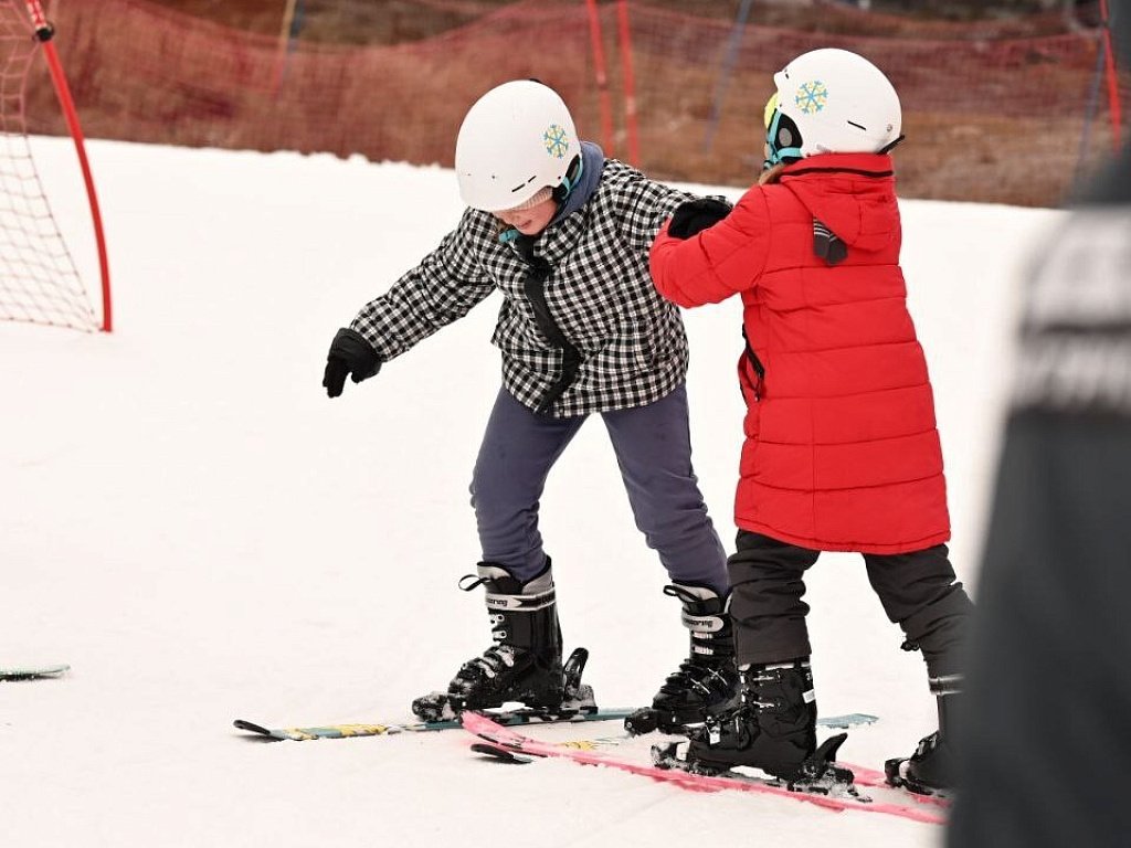 Челябинские родители скупают детские лыжи и зимнюю экипировку