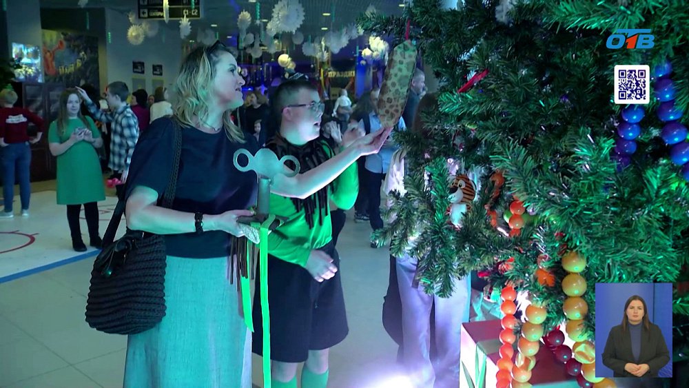 В Челябинске проходит благотворительный проект для детей-инвалидов «Необыкновенные елки»