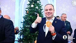 Алексей Текслер дал старт новогодней акции «Елка желаний»