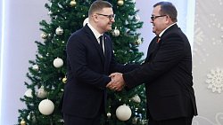 Губернатор Алексей Текслер вручил государственные и региональные награды 46 южноуральцам