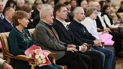 Губернатор Алексей Текслер вручил государственные и региональные награды 46 южноуральцам