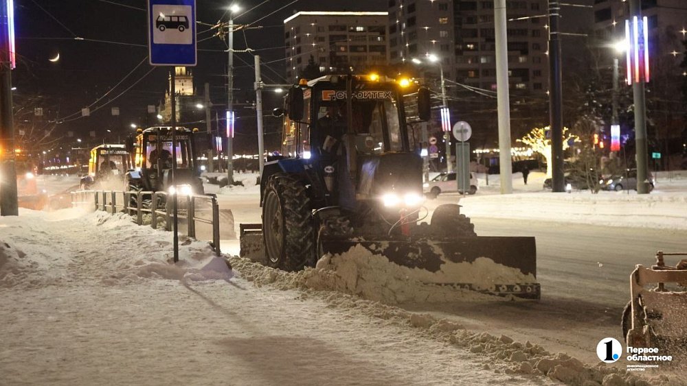 Утром 19 декабря в Челябинске выведут дополнительную технику для уборки снега