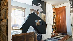 Челябинская художница представила инсталляцию о Ленине в сибирской ссылке