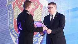 Алексей Текслер поздравил сотрудников и ветеранов органов безопасности на торжественном собрании в Челябинске