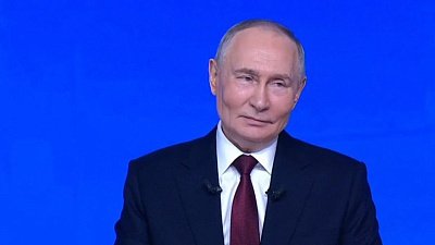 Путин: «Для удержания молодых ученых нужны не только лаборатории, но и социальные условия»
