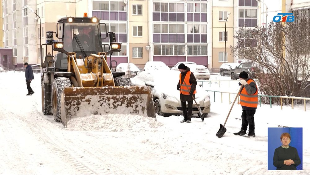 В Челябинске на уборку снега вышла техника