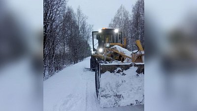 Последствия снегопада на трассах в Челябинской области ликвидируют 200 спецмашин