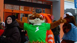 Для онкобольных детей устроили концерт под окнами больницы в Челябинске