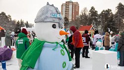 Новогодняя благотворительная акция завершилась лепкой снеговиков в Челябинске