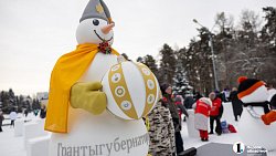 Новогодняя благотворительная акция завершилась лепкой снеговиков в Челябинске