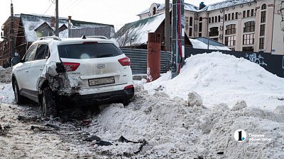 Пассажиру легковушки порезало лицо осколками лобового стекла при ДТП в Челябинске