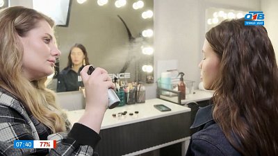 Блестящий макияж в рубрике «Косметичка»