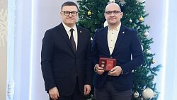 Губернатор Алексей Текслер наградил лидеров молодежной политики Южного Урала