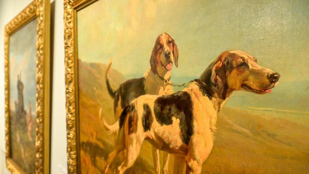 В Сатке работает выставка Русского музея «Лапа на счастье»