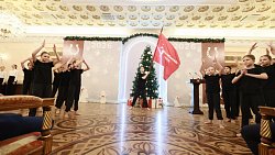 Алексей Текслер вручил медали школьникам, исправившим свои оценки на «отлично»