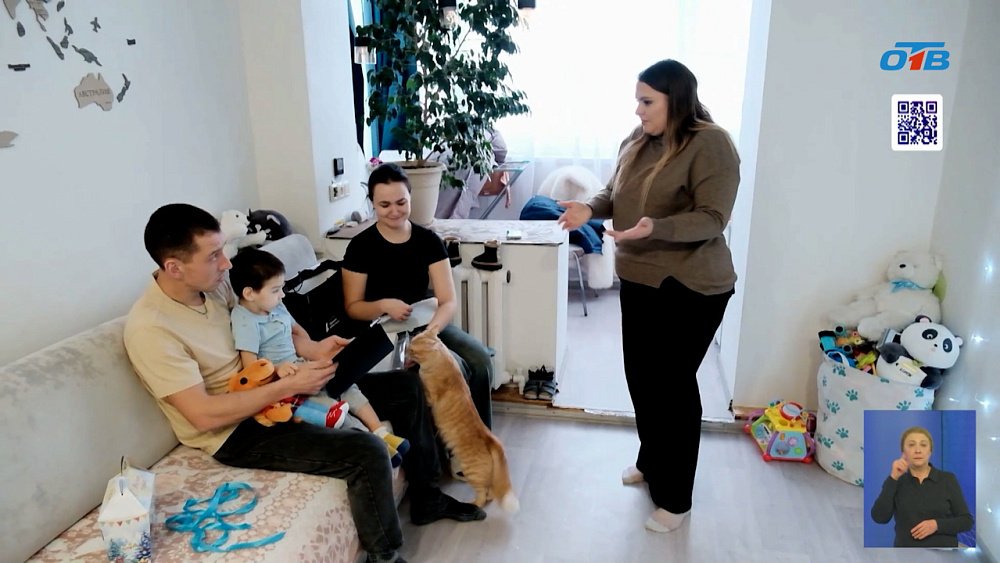 Телеканал ОТВ подарил малышу планшет