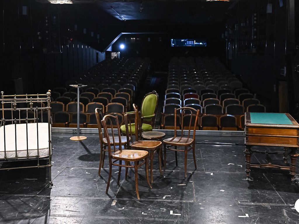 В Челябинском Камерном театре зрители смогут посмотреть спектакль прямо со сцены