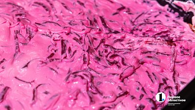 Челябинцы стали чаще покупать новогодний салат с сельдью вместо оливье