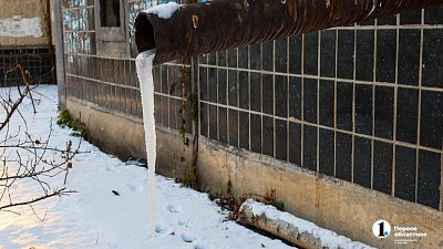 Жители дома в Челябинске две недели сидят без холодной воды