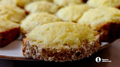 Оливье, шампанское и жирная пища создают экстремальную нагрузку на печень