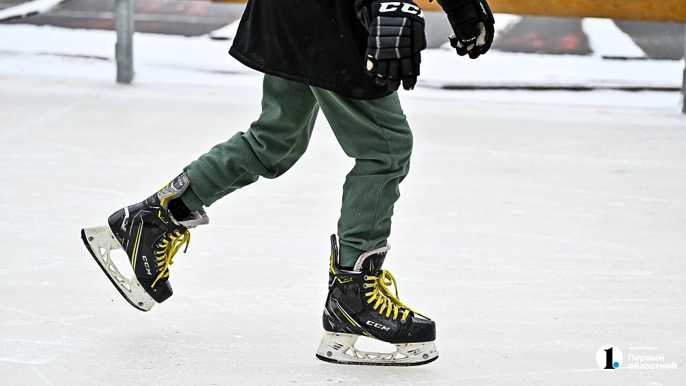 Бесплатный каток с иллюминацией открылся в Калининском районе Челябинска