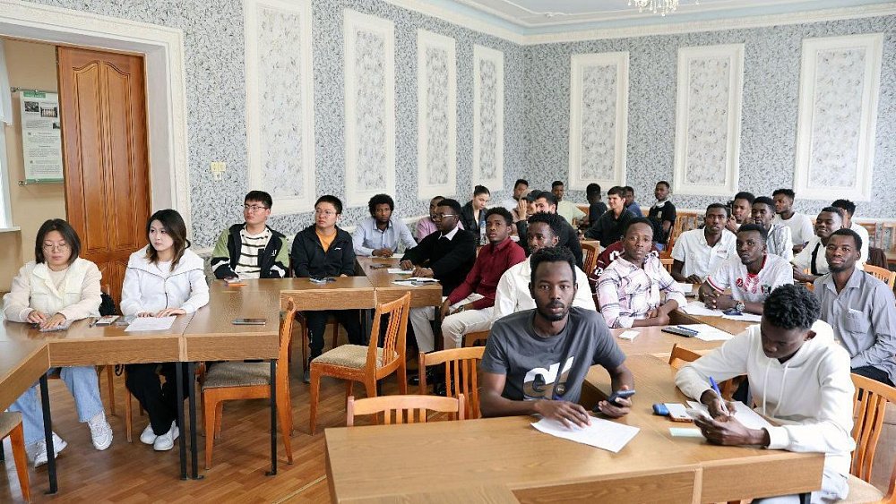 Курс по адаптации в Челябинской области в 2025 году прошли более 35 тысяч иностранцев