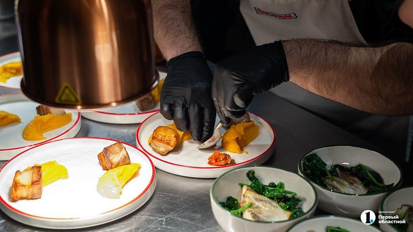 Шаурмисты и повара в Челябинской области стали зарабатывать на треть больше