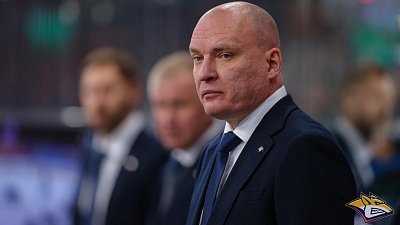 Хоккейный клуб «Металлург» продлил контракт с Андреем Разиным на два года