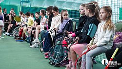 Челябинским теннисистам устроили мастер-класс и новогоднее представление