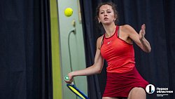 Челябинским теннисистам устроили мастер-класс и новогоднее представление