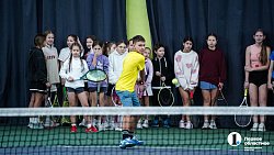 Челябинским теннисистам устроили мастер-класс и новогоднее представление