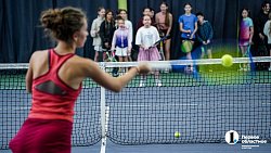 Челябинским теннисистам устроили мастер-класс и новогоднее представление