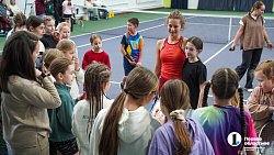 Челябинским теннисистам устроили мастер-класс и новогоднее представление
